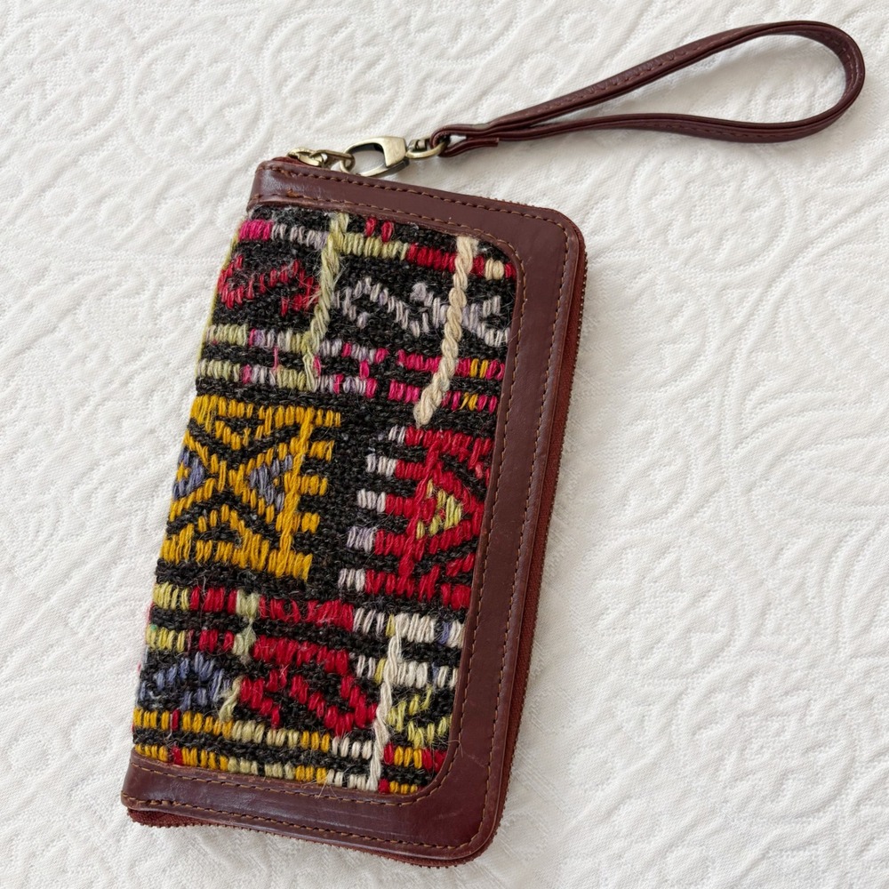 Res Ipsa Kilim Leather Clutch Accordion Wristlet Wallet